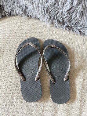 Havaianas Women's Gray Flip Flops with Multicolor Glitter Straps